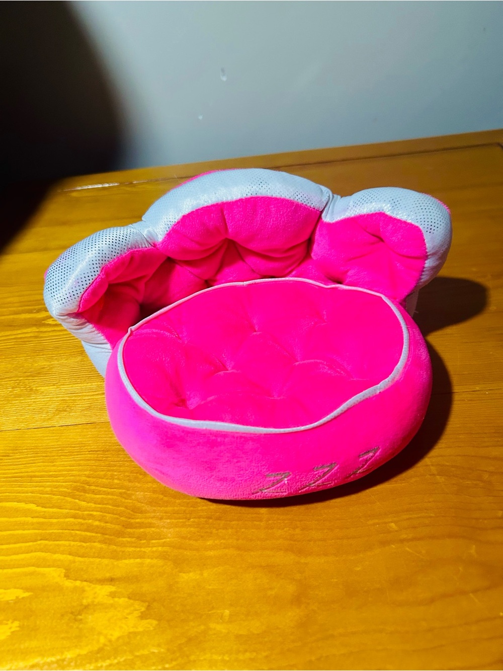 Plush pink Barbie / doll couch